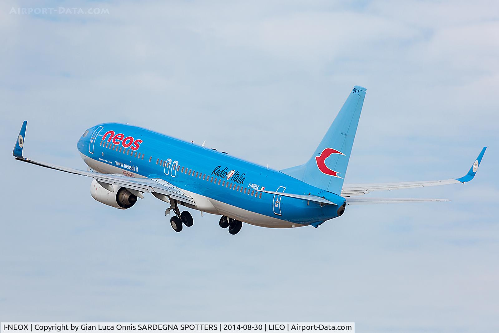 I-NEOX, 2004 Boeing 737-86N C/N 33677, TAKE OFF
