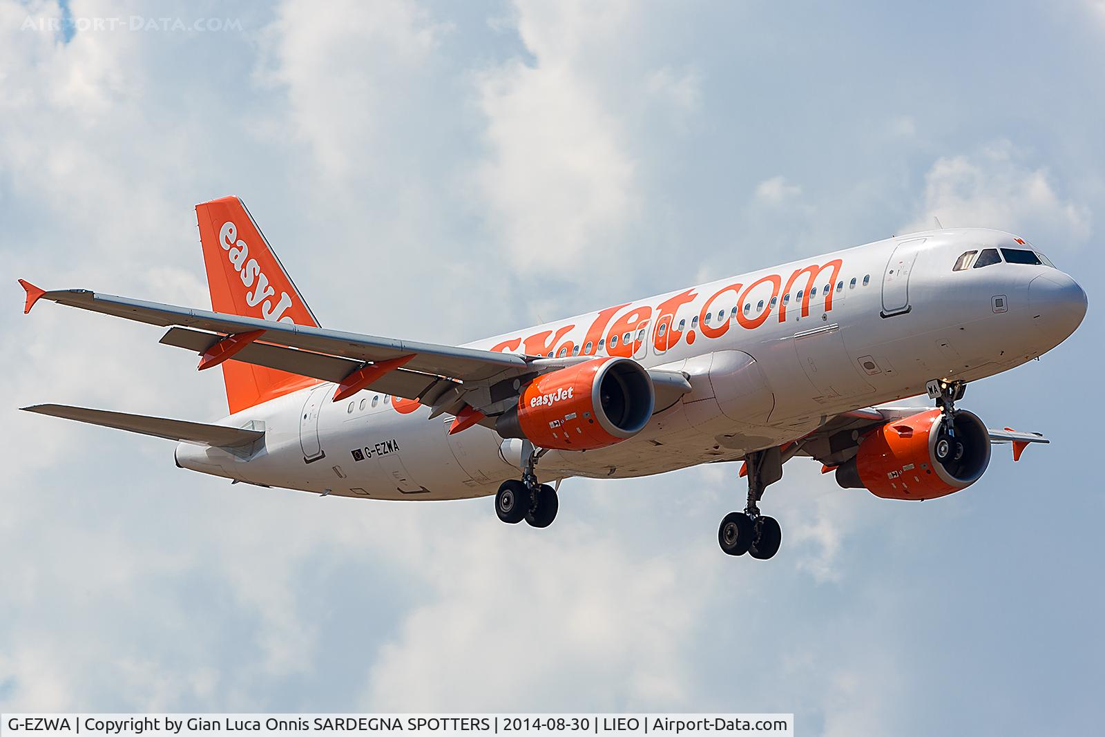 G-EZWA, 2012 Airbus A320-214 C/N 5201, LANDING 05