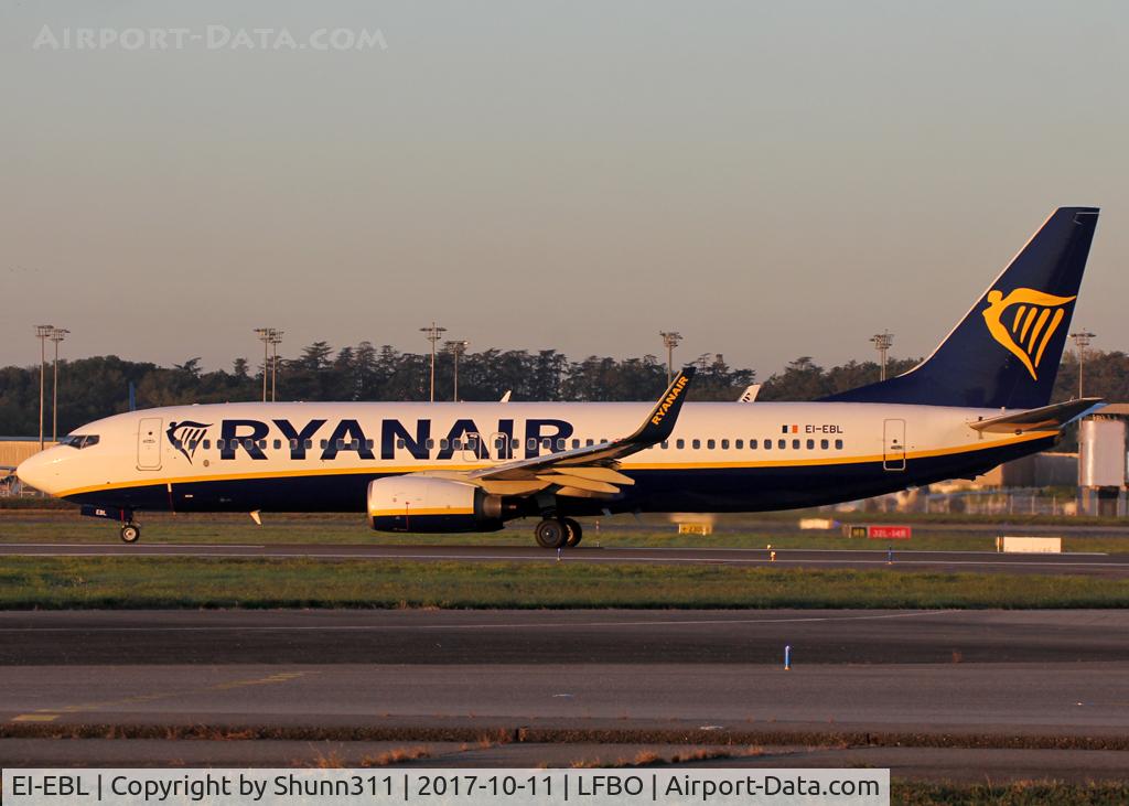 EI-EBL, 2009 Boeing 737-8AS C/N 37529, Ready for take off from rwy 14L