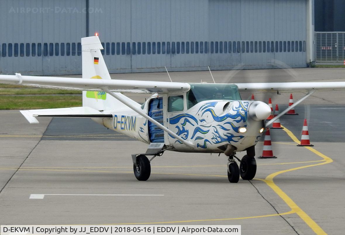 D-EKVM, Cessna U206H C/N U20605474, Parajumper plane in Hannover / EDDV.