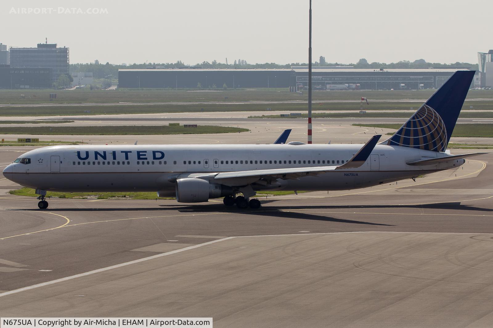 N675UA, 2000 Boeing 767-322 C/N 29243, United Airlines