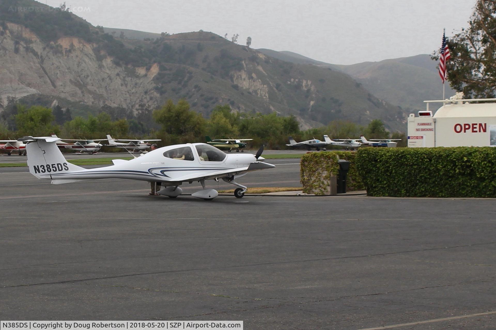 N385DS, Diamond DA-40 XLS Diamond Star C/N 40.1038, DIAMOND Aircraft Inds. DIAMOND DA40-XLS DIAMOND STAR, Lycoming IO-360-M1A+ 180 Hp, at Fuel Dock