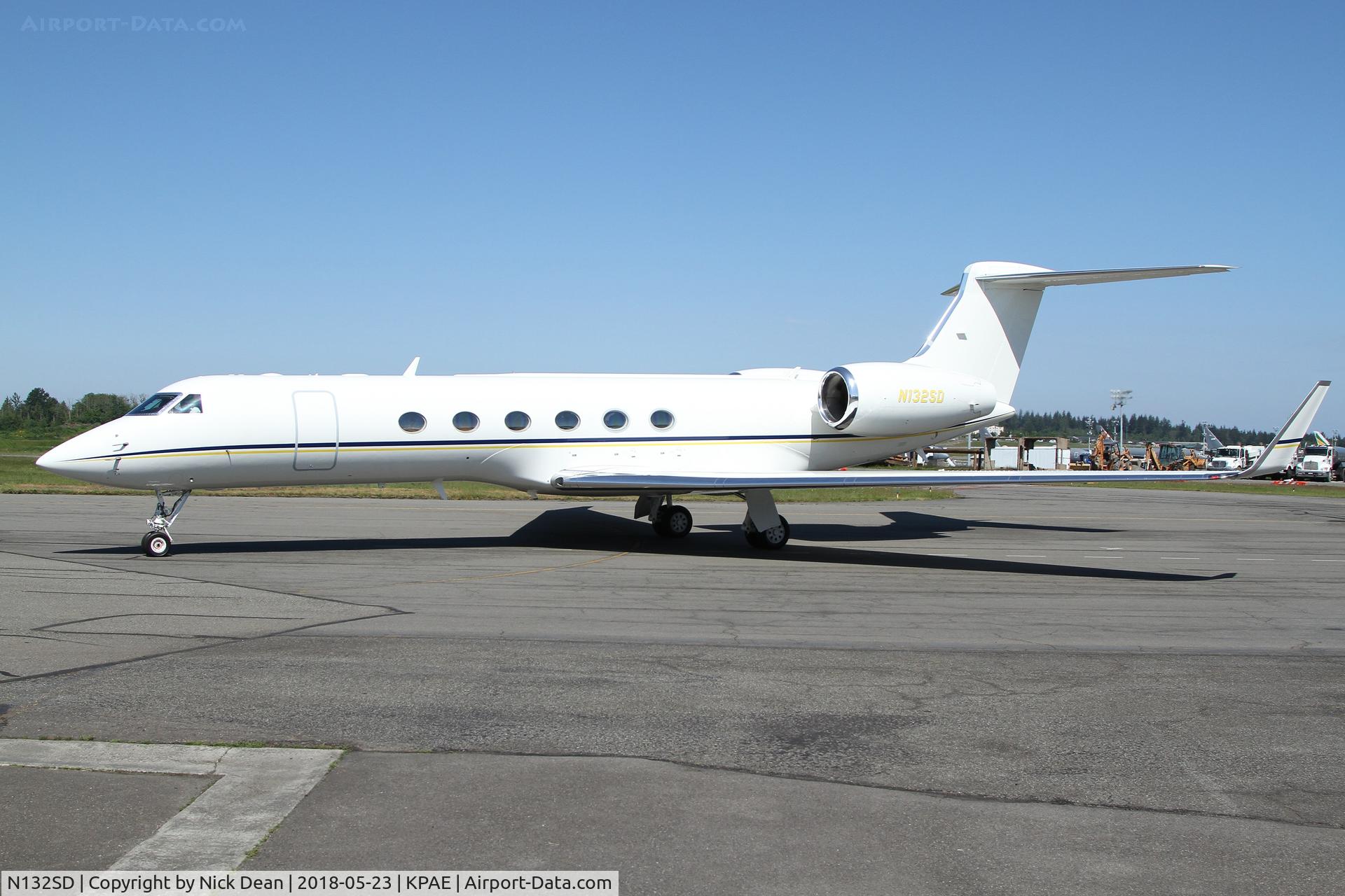 N132SD, 1998 Gulfstream Aerospace G-V C/N 537, PAE/KPAE