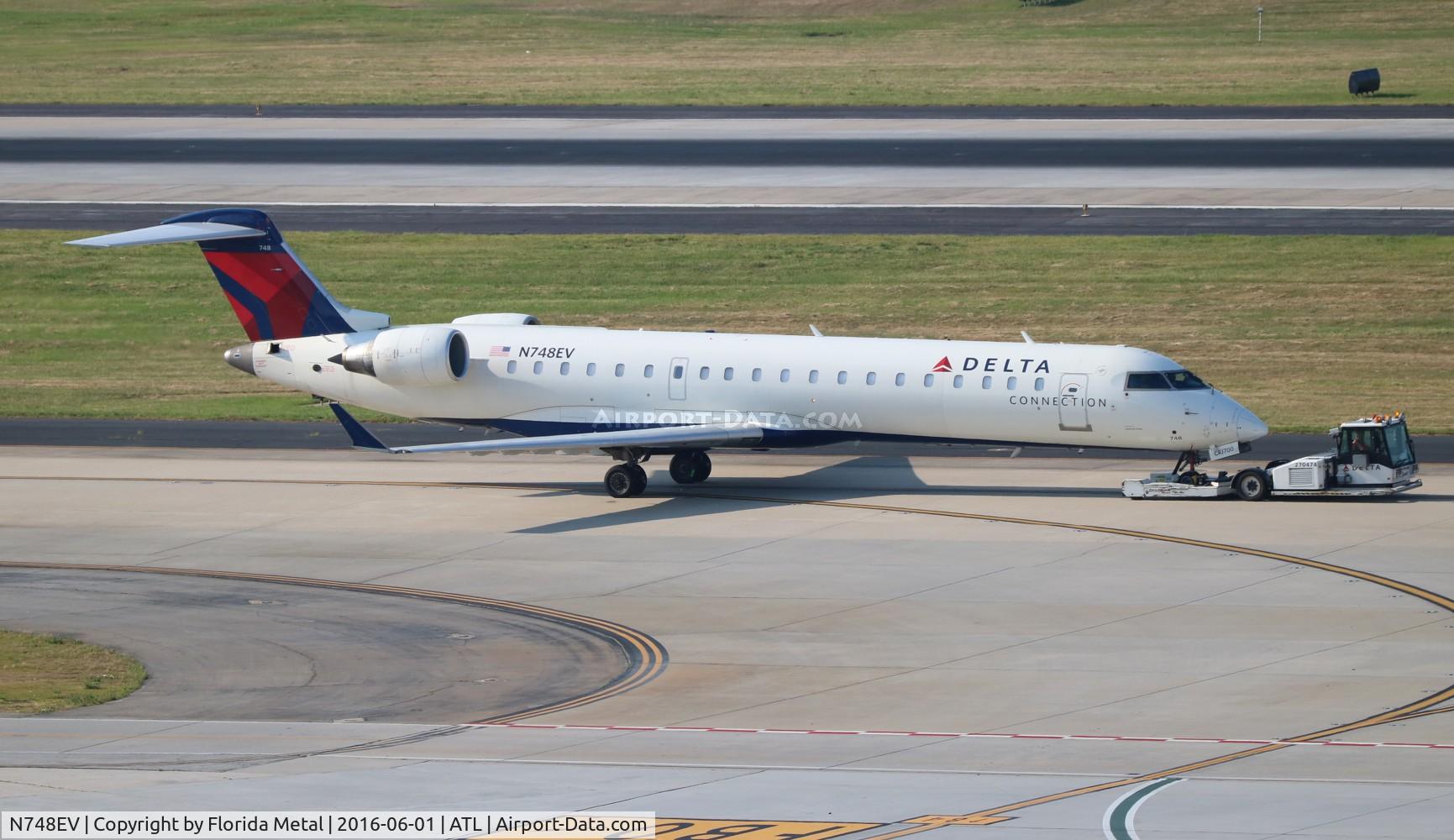 N748EV, 2004 Canadair CRJ-700 (CL-600-2C10) Regional Jet C/N 10158, Delta Connection