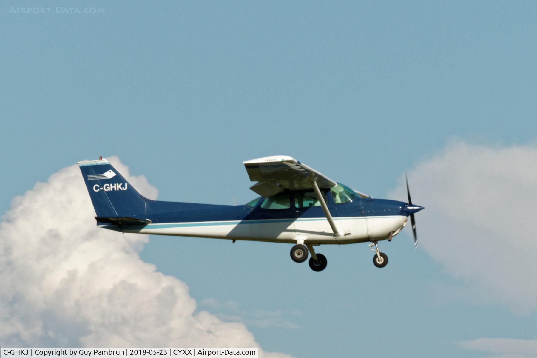 C-GHKJ, 1974 Cessna 172M C/N 17263845, Landing