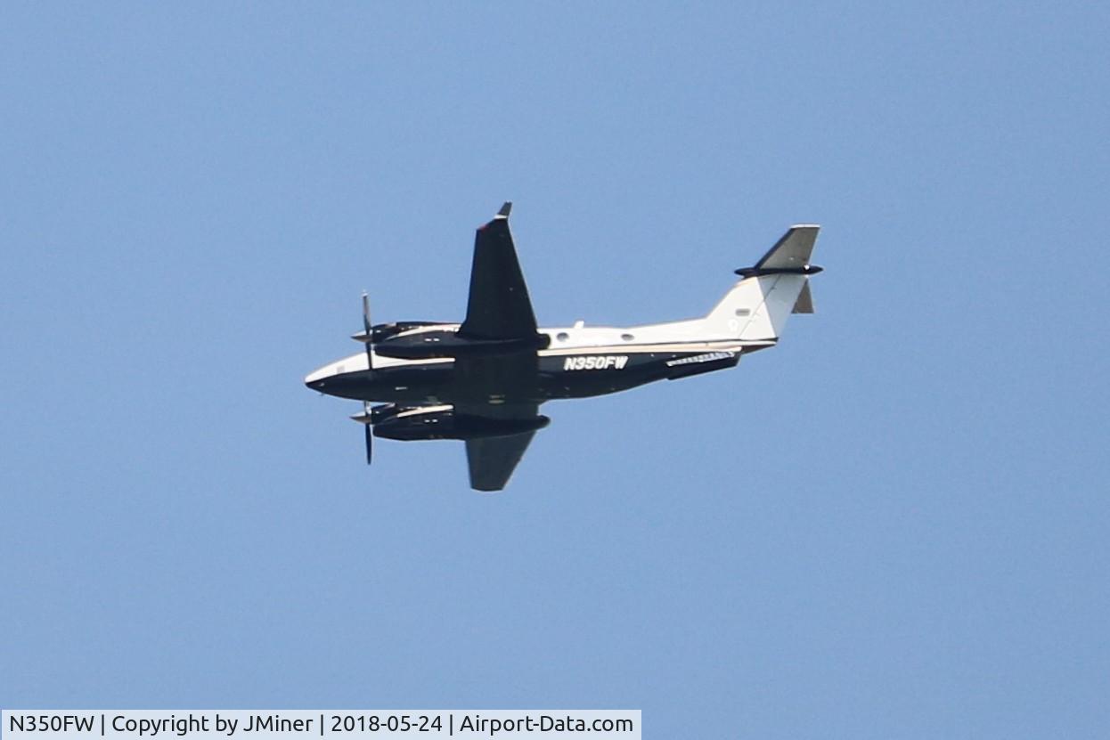 N350FW, 2013 Beech 300 Super King Air 350 C/N FL-421, Flying over far west Elgin, IL.