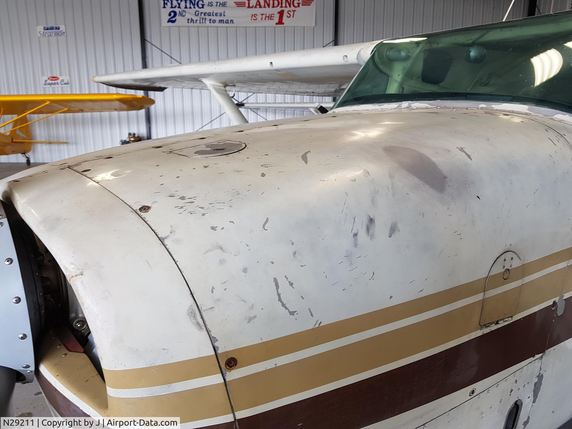 N29211, 1968 Cessna U206C Super Skywagon C/N U206-1166, close up