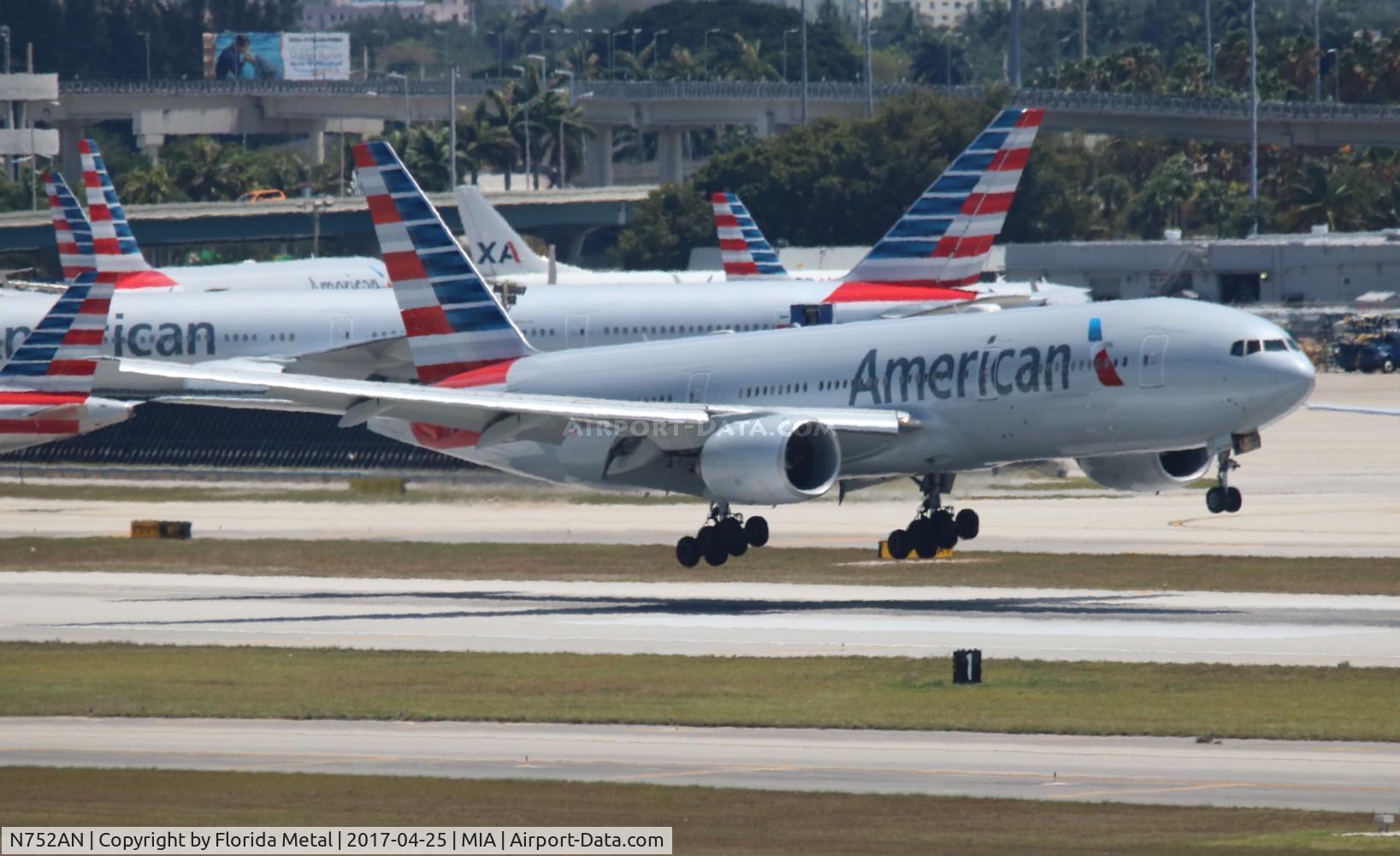 N752AN, 2001 Boeing 777-223 C/N 30260, American