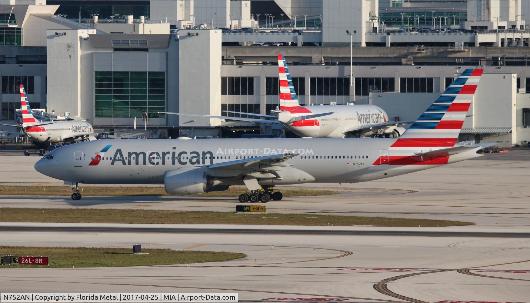 N752AN, 2001 Boeing 777-223 C/N 30260, American