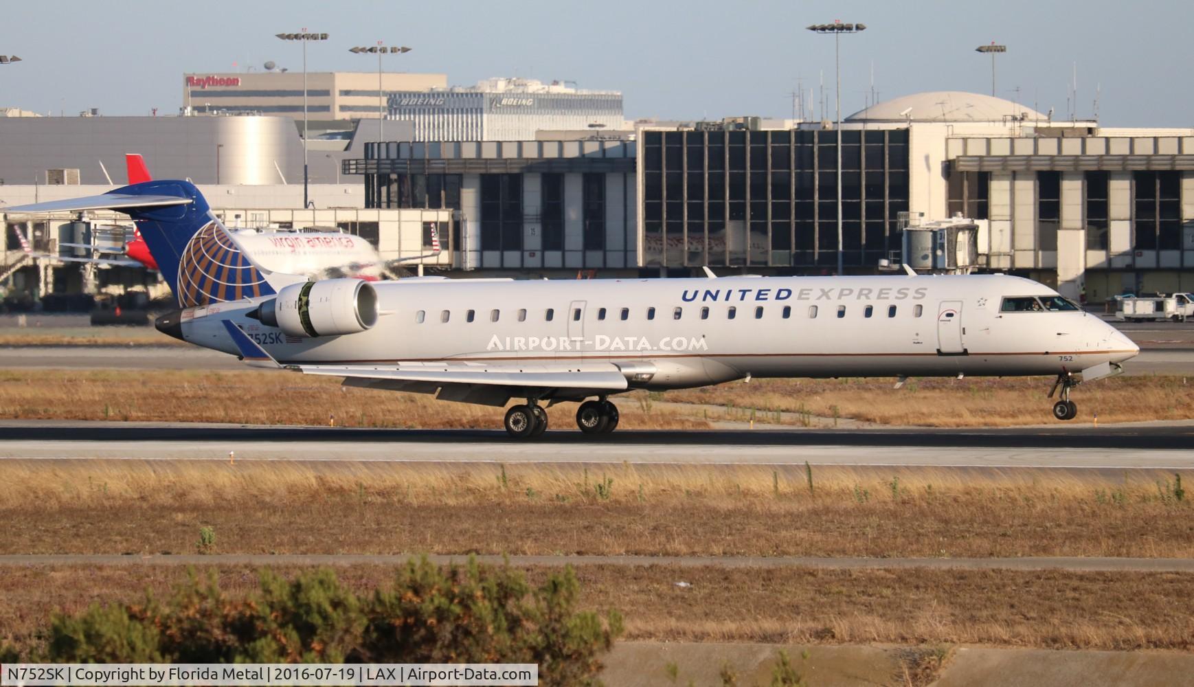 N752SK, 2005 Bombardier CRJ-701ER (CL-600-2C10) Regional Jet C/N 10209, United Express