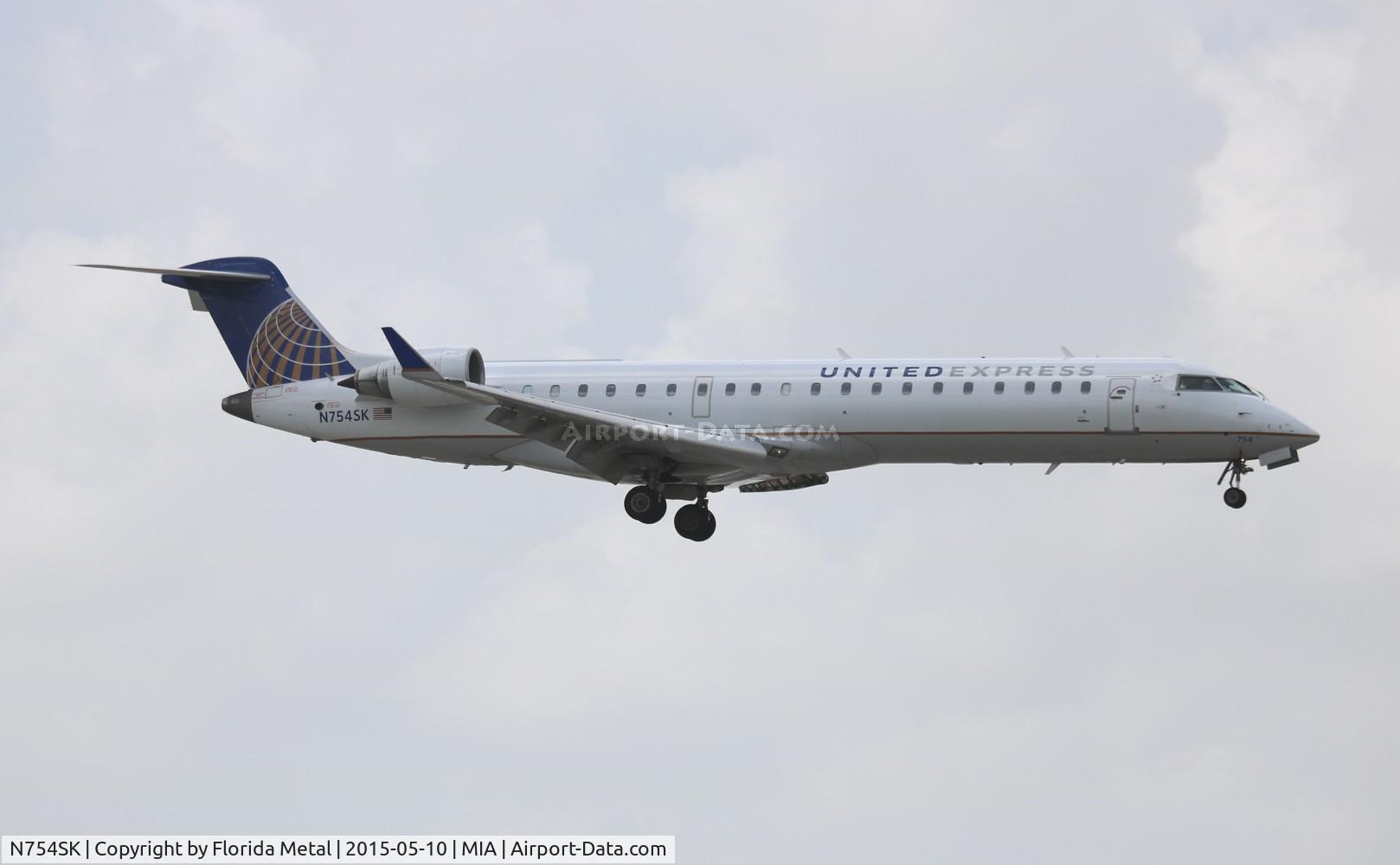 N754SK, 2005 Bombardier CRJ-701 (CL-600-2C10) Regional Jet C/N 10215, United Express