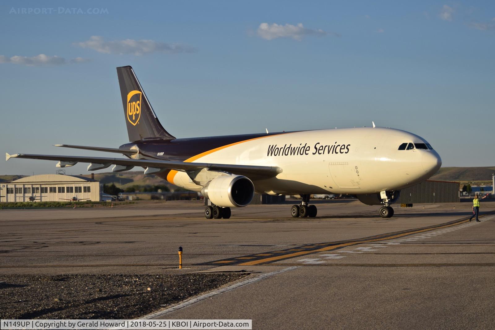 N149UP, 2003 Airbus A300F4-622R C/N 832, Taxiing onto the UPS ramp.