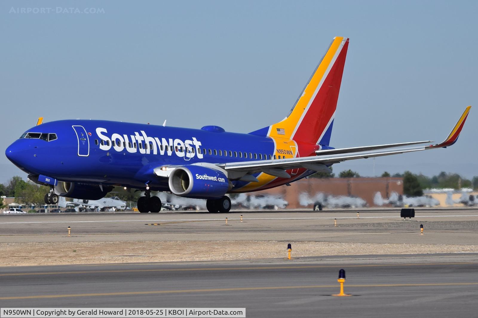 N950WN, 2010 Boeing 737-7H4 C/N 36664, Take off run on RWY 10L.