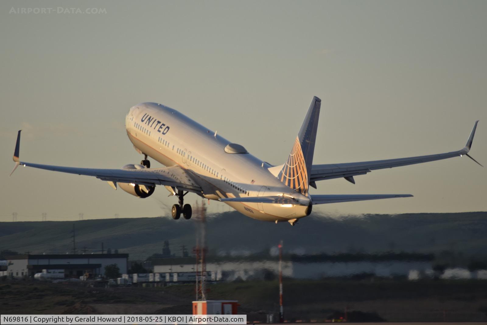 N69816, 2014 Boeing 737-924/ER C/N 42176, Departing BOI.