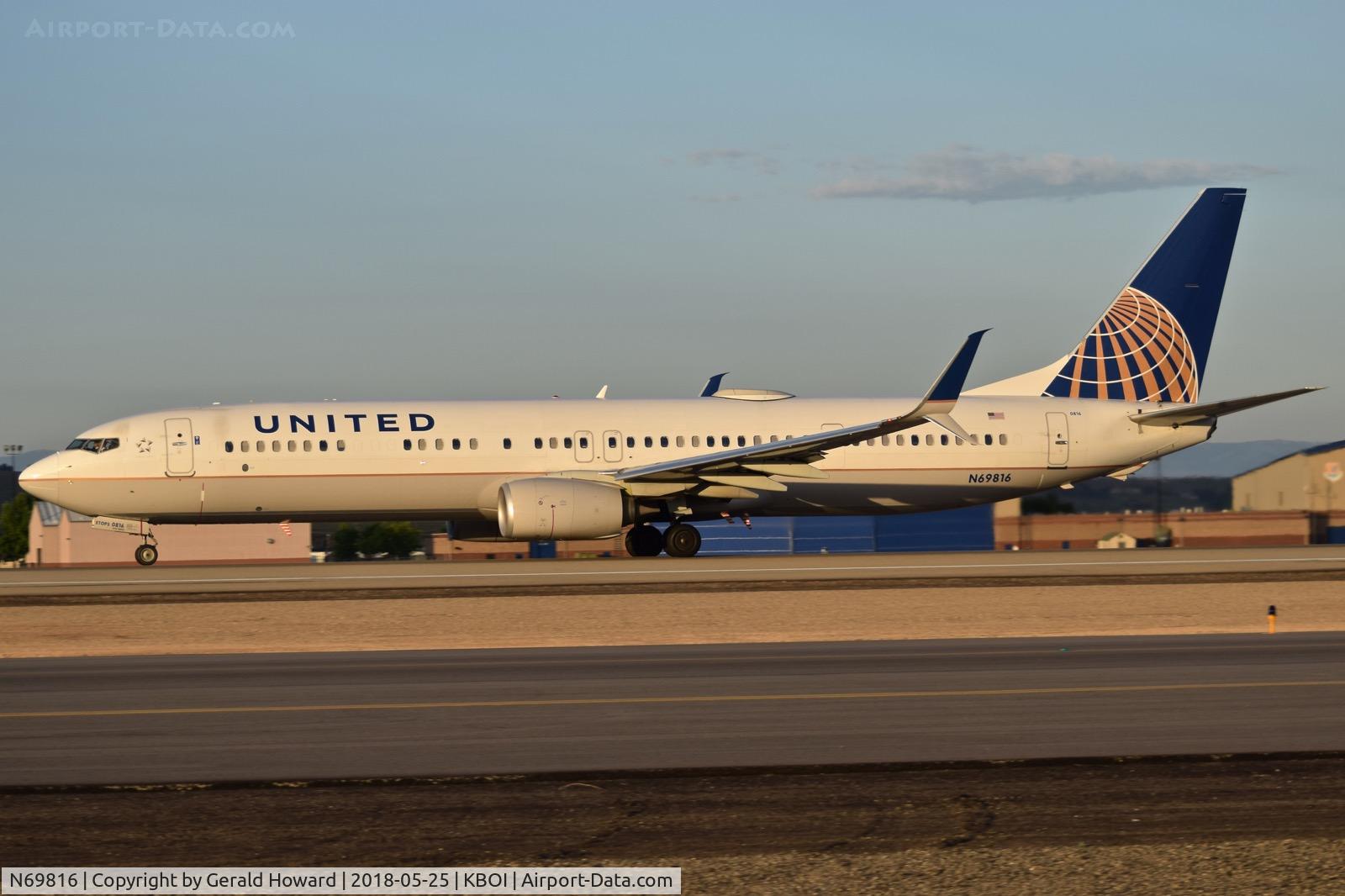 N69816, 2014 Boeing 737-924/ER C/N 42176, Take off run on RWY 10L.