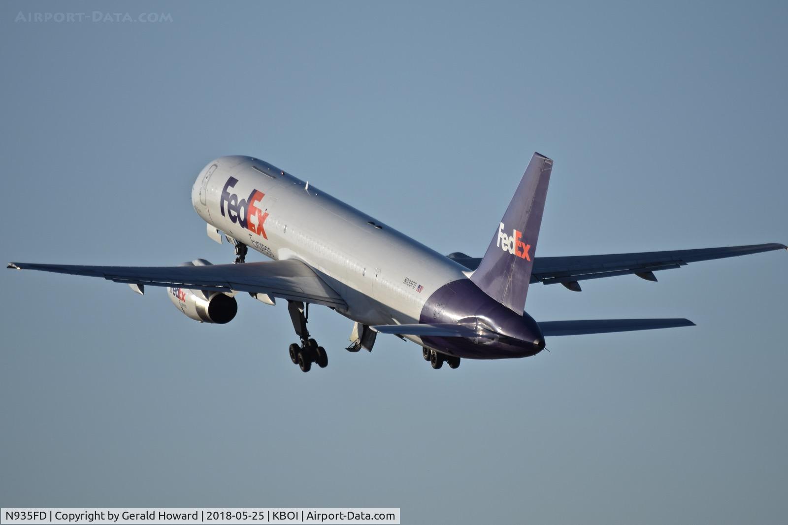 N935FD, 1983 Boeing 757-2T7 C/N 22780, Departing BOI.