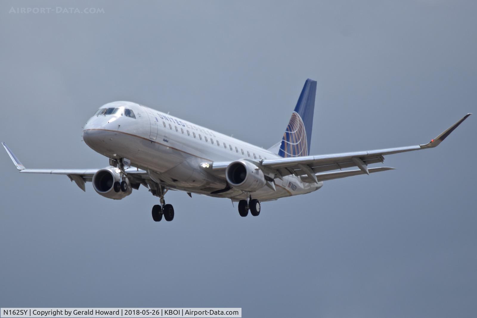 N162SY, 2016 Embraer 175LR (ERJ-170-200LR) C/N 17000576, On final for RWY 28R.