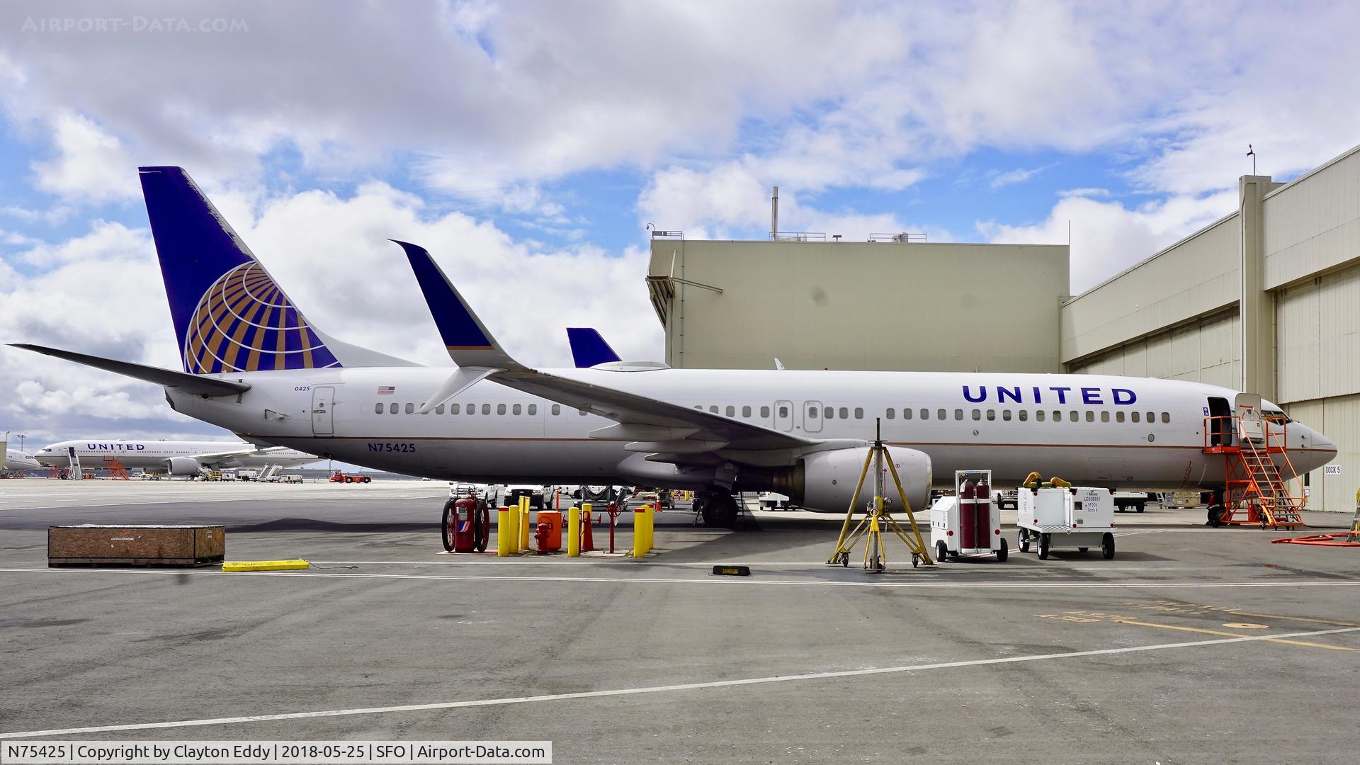 N75425, 2008 Boeing 737-924/ER C/N 33460, SFO 2018.