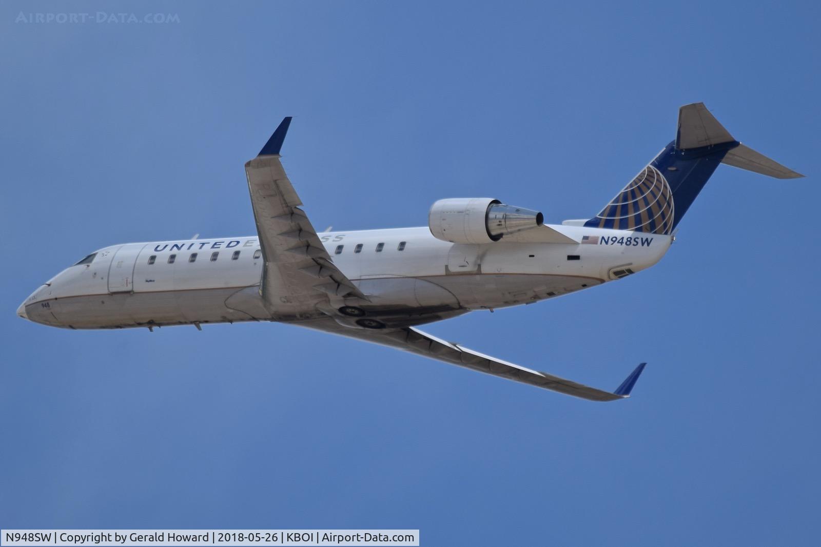 N948SW, 2003 Canadair CL-600-2B19 Regional Jet CRJ-200LR C/N 7789, Departing KBOI.