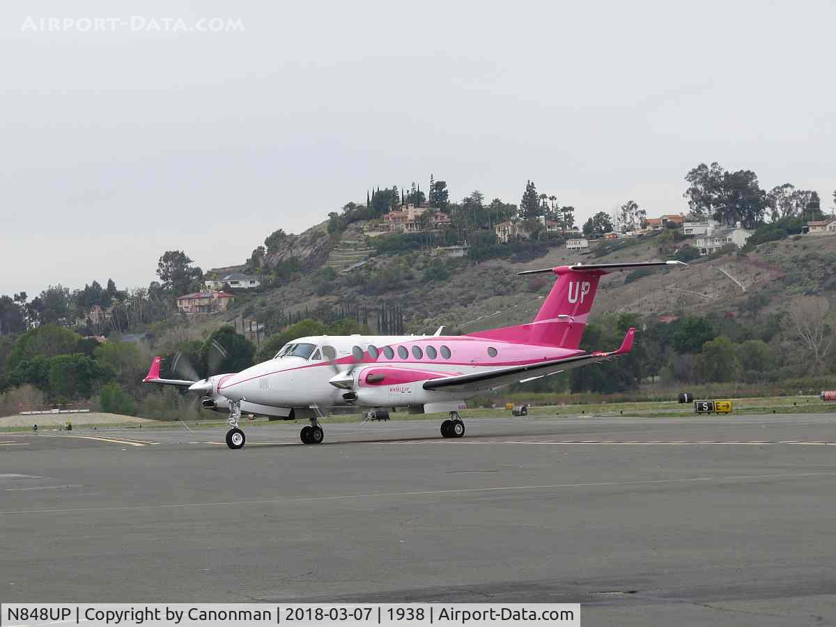 N848UP, 2015 Beechcraft 350 King Air C/N FL-1004, Turning into parking area