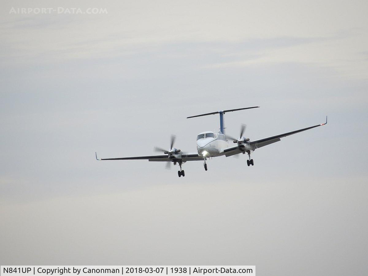 N841UP, 2015 Beechcraft King Air 300 C/N FL-987, On final