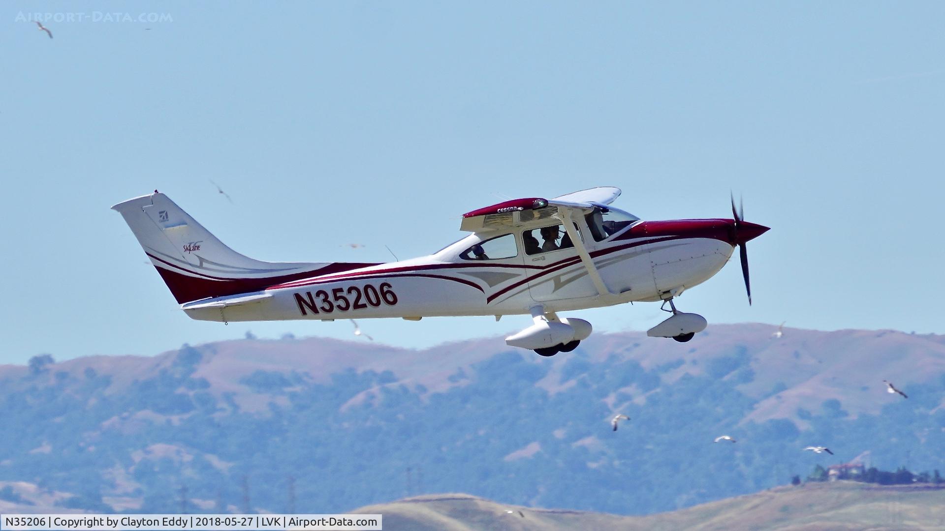 N35206, 2001 Cessna T182T Turbo Skylane C/N T18208089, Livermore Airport California 2018.