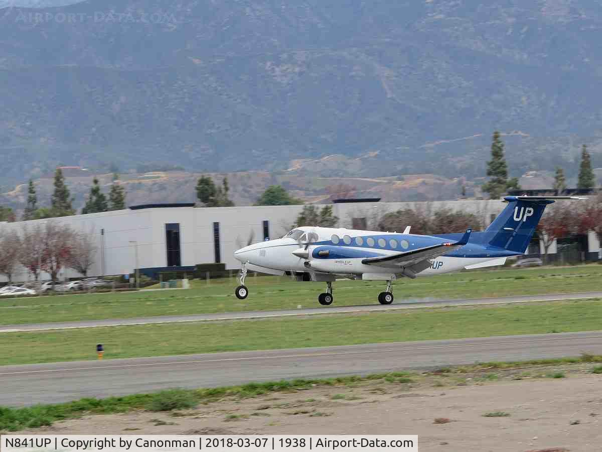 N841UP, 2015 Beechcraft King Air 300 C/N FL-987, Landing