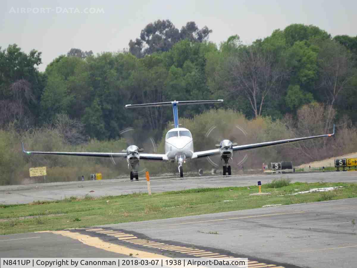 N841UP, 2015 Beechcraft King Air 300 C/N FL-987, Taxiing