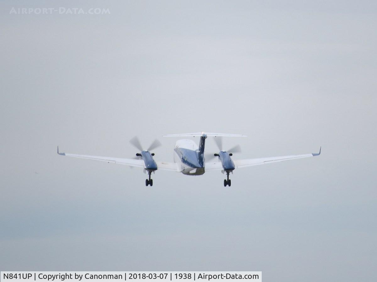 N841UP, 2015 Beechcraft King Air 300 C/N FL-987, Climbing out