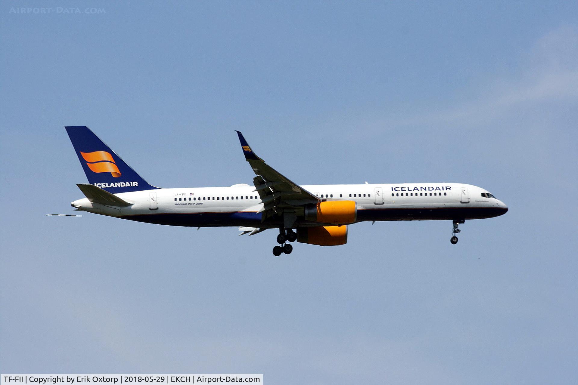 TF-FII, 1990 Boeing 757-208 C/N 24760, TF-FII landing rw 04L