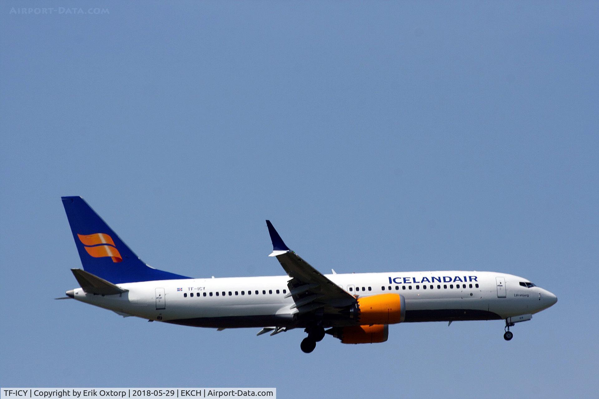 TF-ICY, 2018 Boeing 737-8 MAX C/N 44354, TF-ICY landing rw 04L