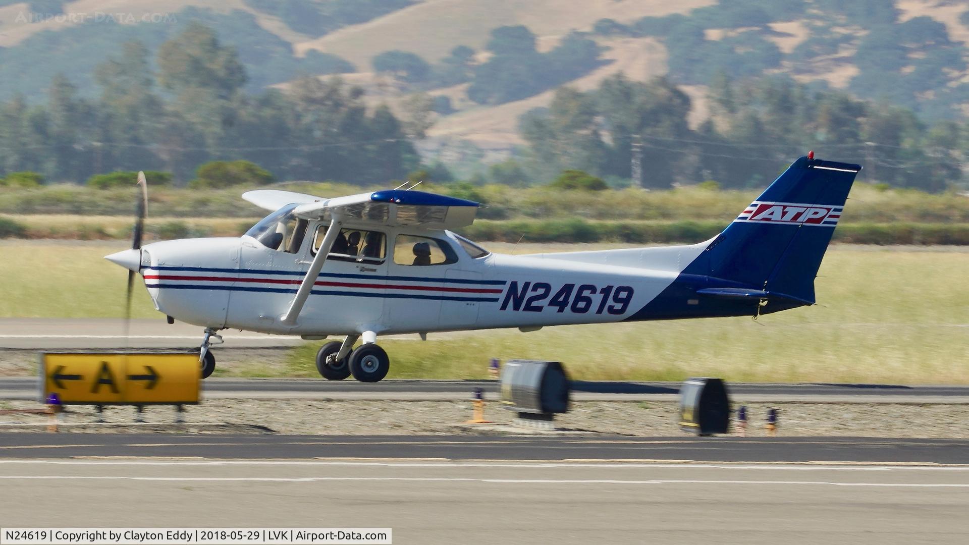 N24619, 2000 Cessna 172R C/N 17280831, Livermore Airport California 2018.