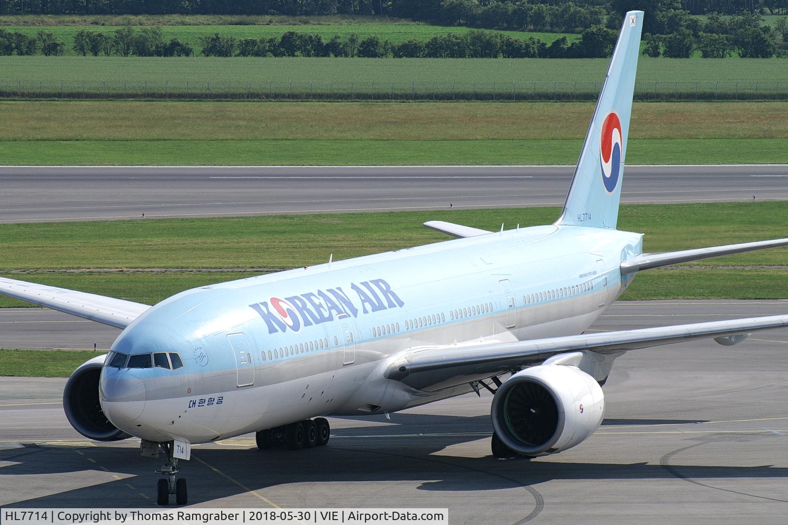 HL7714, 2002 Boeing 777-2B5/ER C/N 27951, Korean Air Boeing 777-200