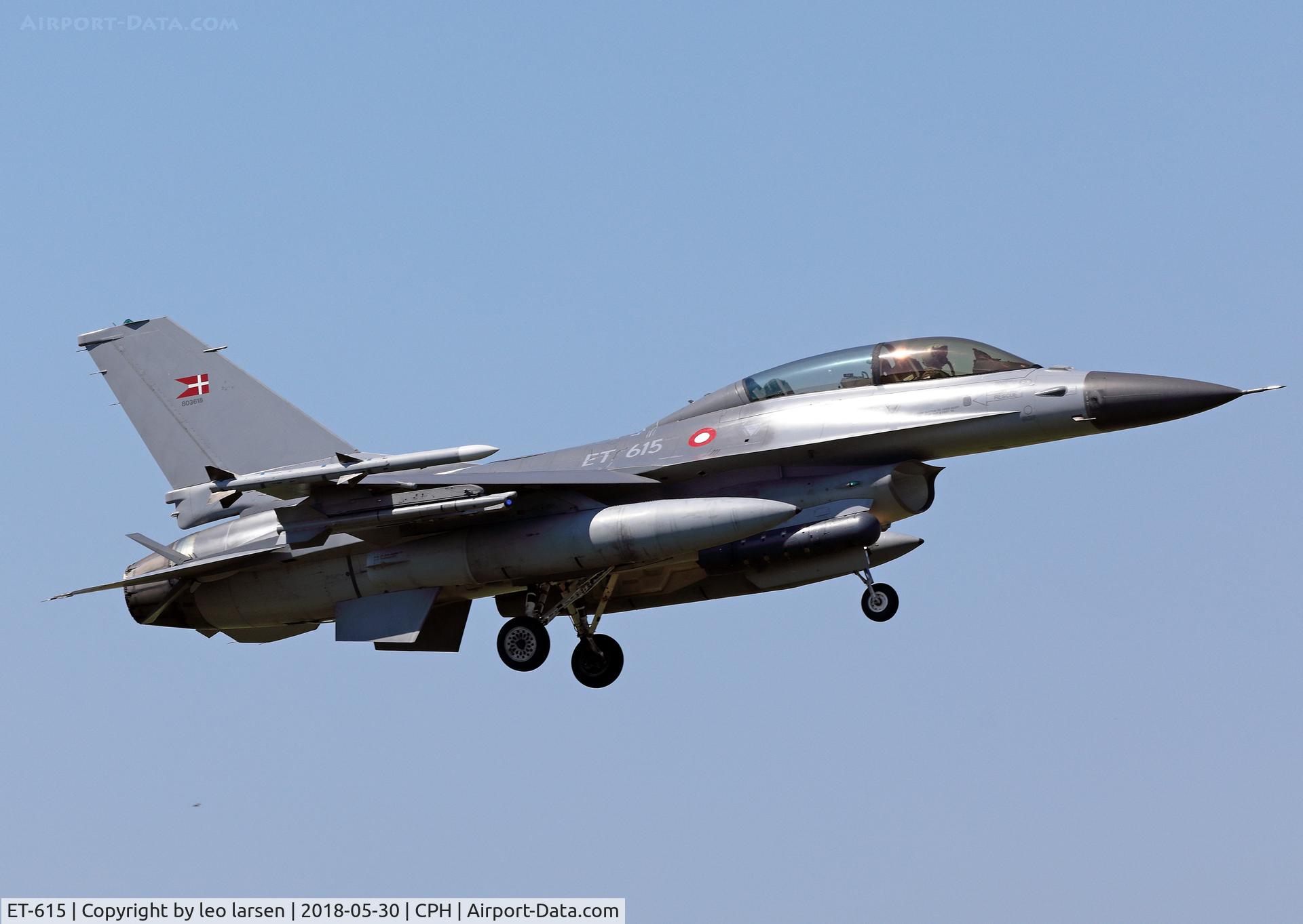 ET-615, General Dynamics F-16BM Fighting Falcon C/N 6G-12, Copenhagen 30.5.2018 inflight to R-04R no landing.