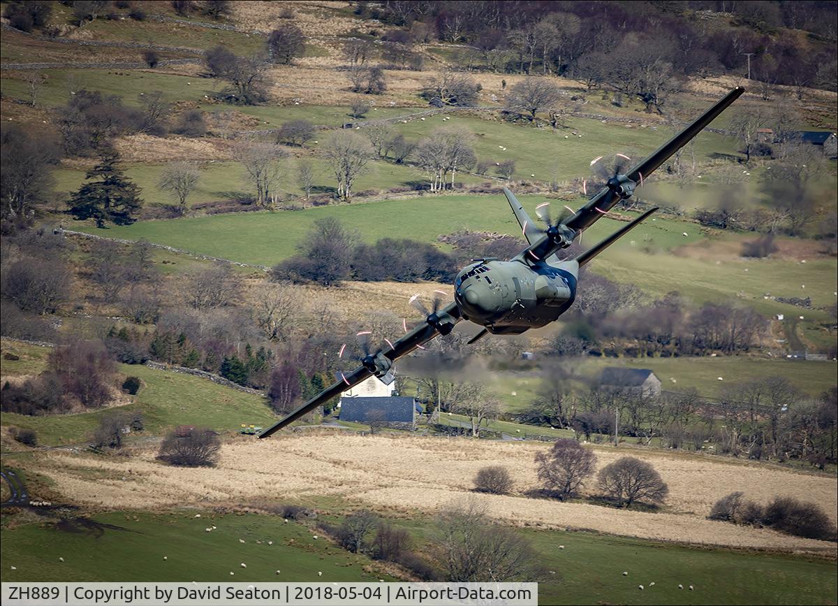 ZH889, 2000 Lockheed Martin C-130J Hercules C.5 C/N 382-5500, Shot recently coming through the MAC Loop
