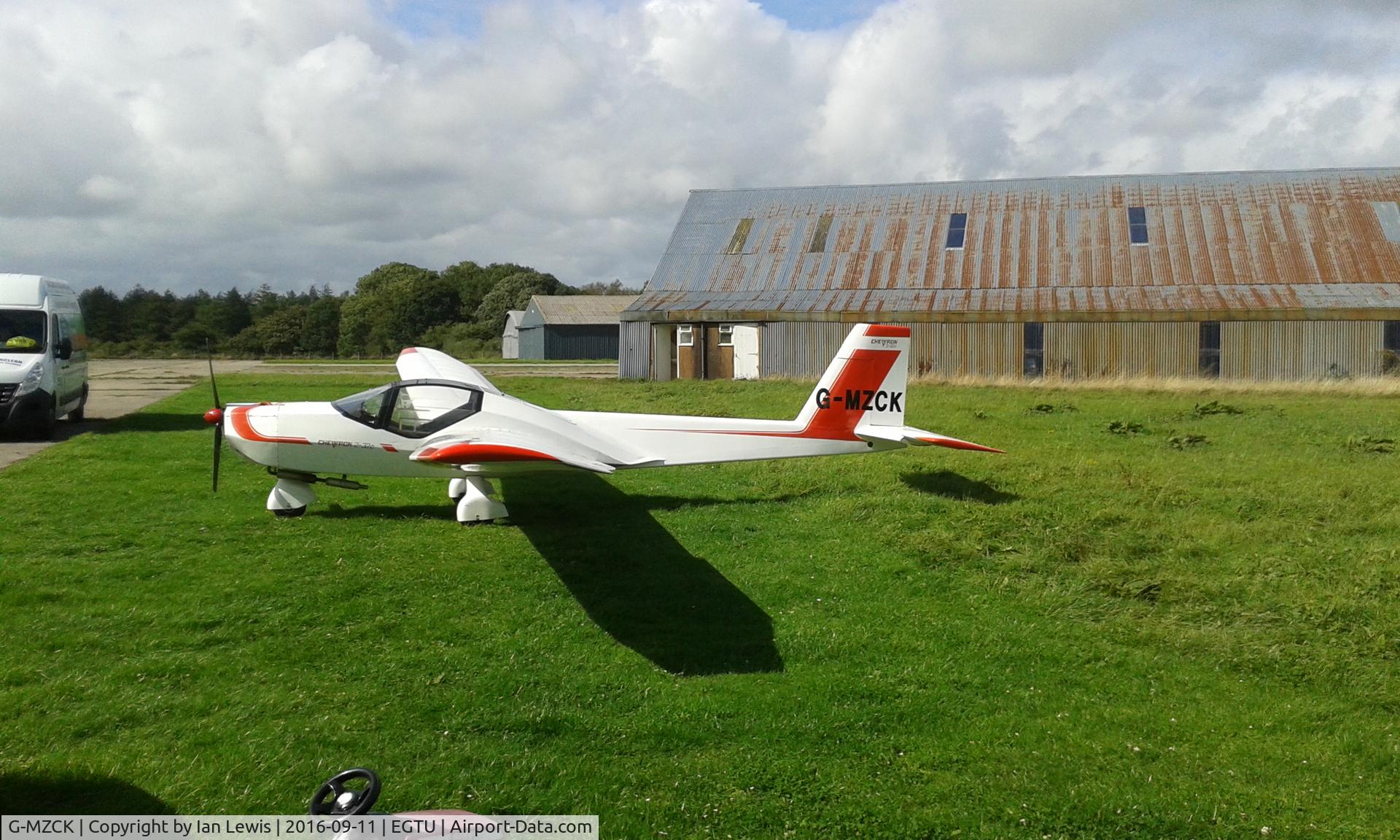 G-MZCK, 1996 AMF Chevvron 2-32C C/N 038, Dunkeswell 2017