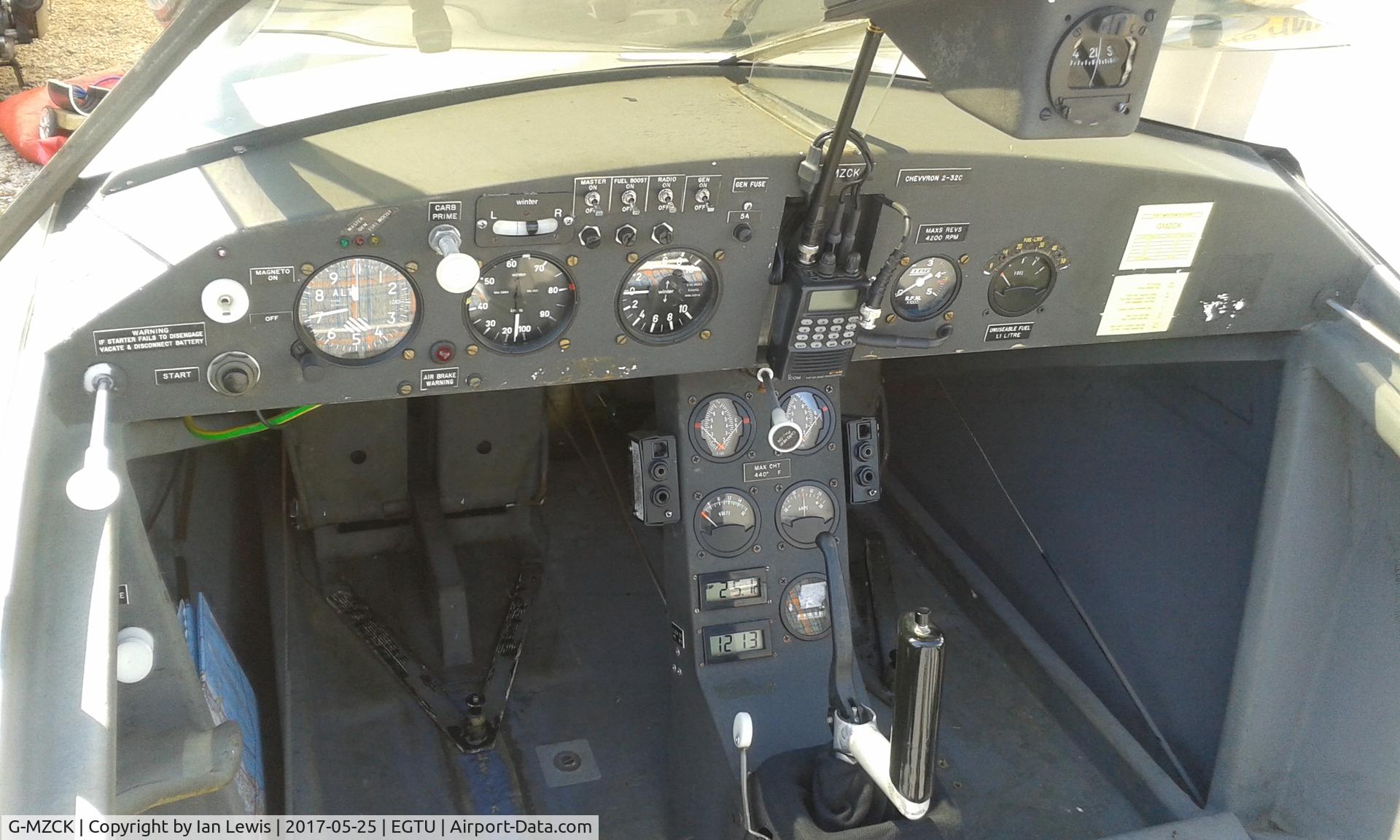 G-MZCK, 1996 AMF Chevvron 2-32C C/N 038, Cockpit
