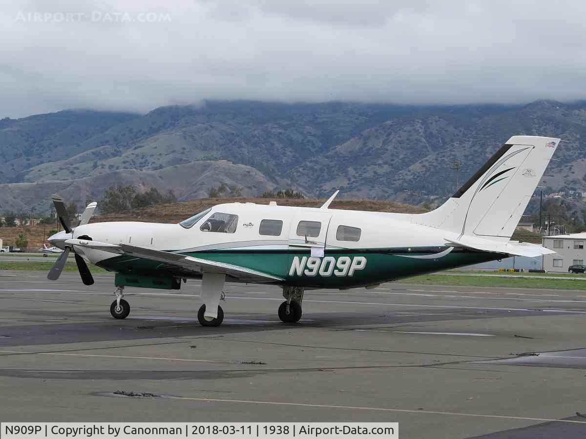 N909P, 2004 Piper PA-46-500TP Malibu Meridian C/N 46-97187, Parked