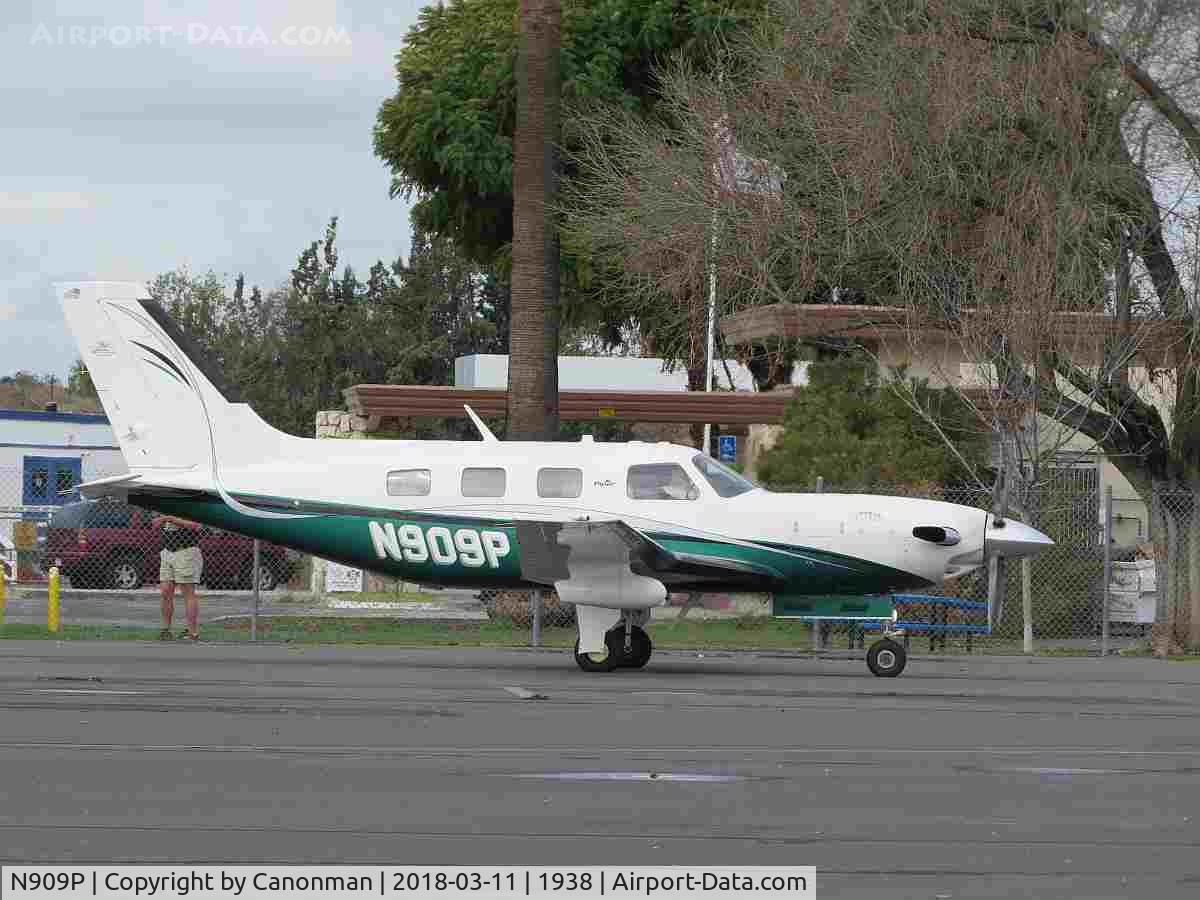 N909P, 2004 Piper PA-46-500TP Malibu Meridian C/N 46-97187, Taxiing