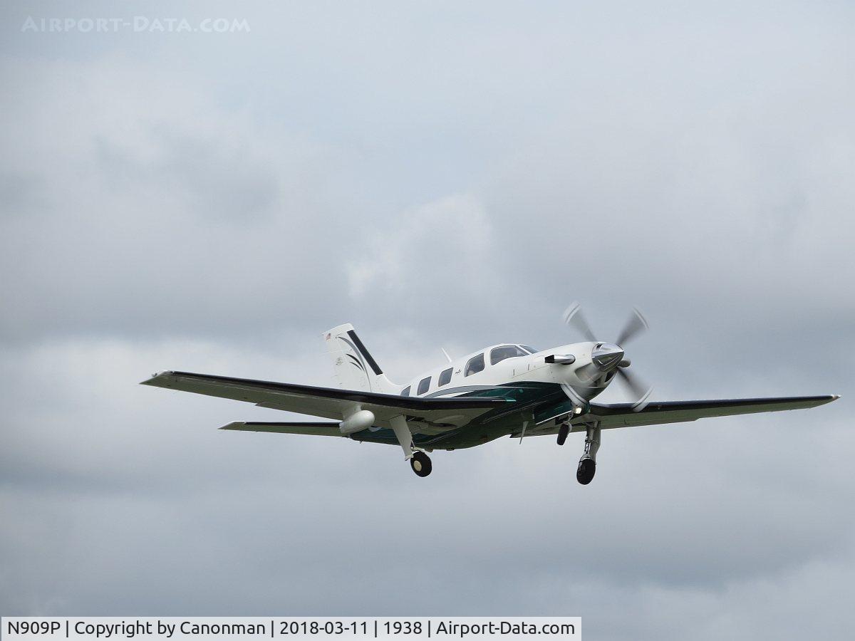 N909P, 2004 Piper PA-46-500TP Malibu Meridian C/N 46-97187, Taking off