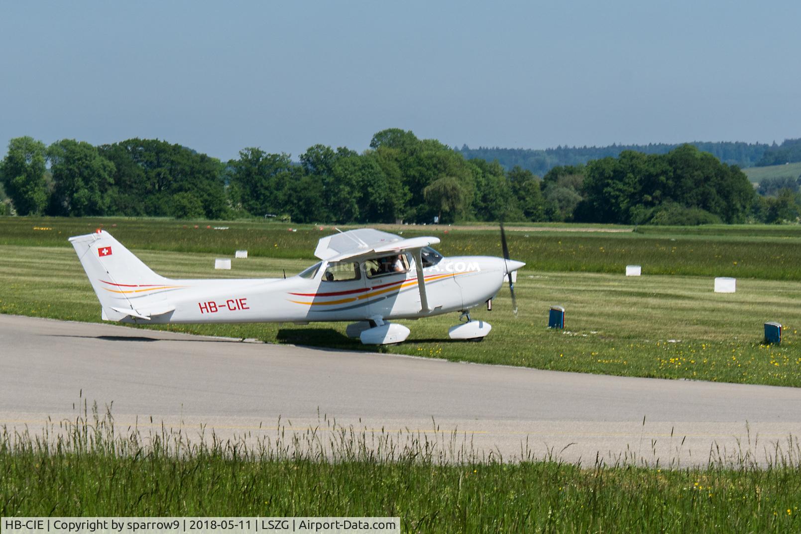 HB-CIE, 1984 Reims F172P C/N F17202221, Taking the short-cut to rwy 06 at grenchen.