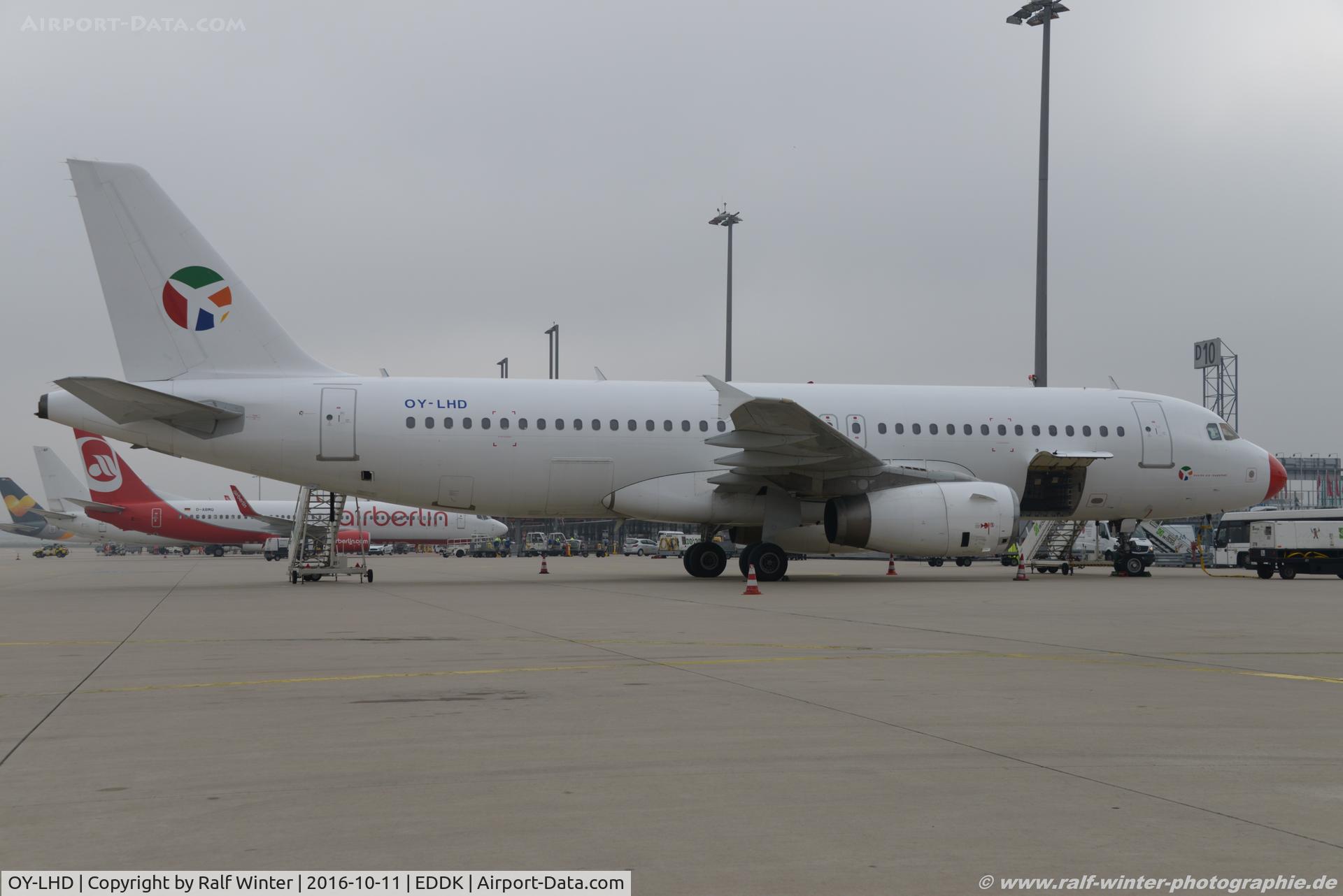 OY-LHD, 1990 Airbus A320-231 C/N 0113, Airbus A320-231 - DX DTR Danish Air Transport - 113 - OY-LHD - 11.10.2016 - CGN