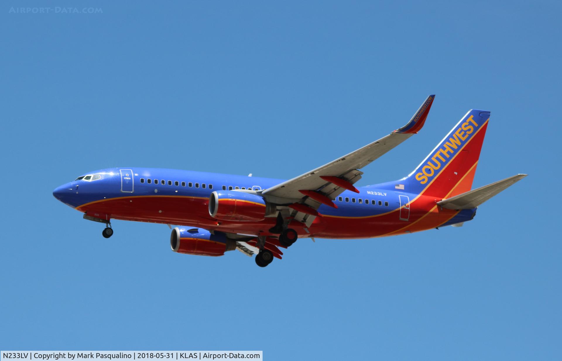 N233LV, 2006 Boeing 737-7H4 C/N 32501, Boeing 737-700