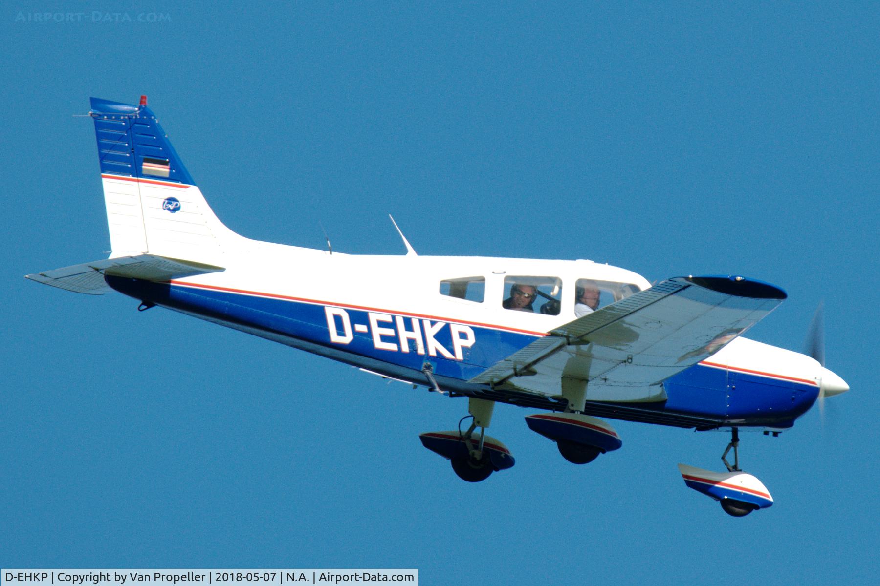 D-EHKP, Piper PA-28-151 Warrior C/N 28-7715088, German Piper PA-28-151 Warrior on a sightseeing flight over the Dutch village of Beuningen (Twente), the Netherlands