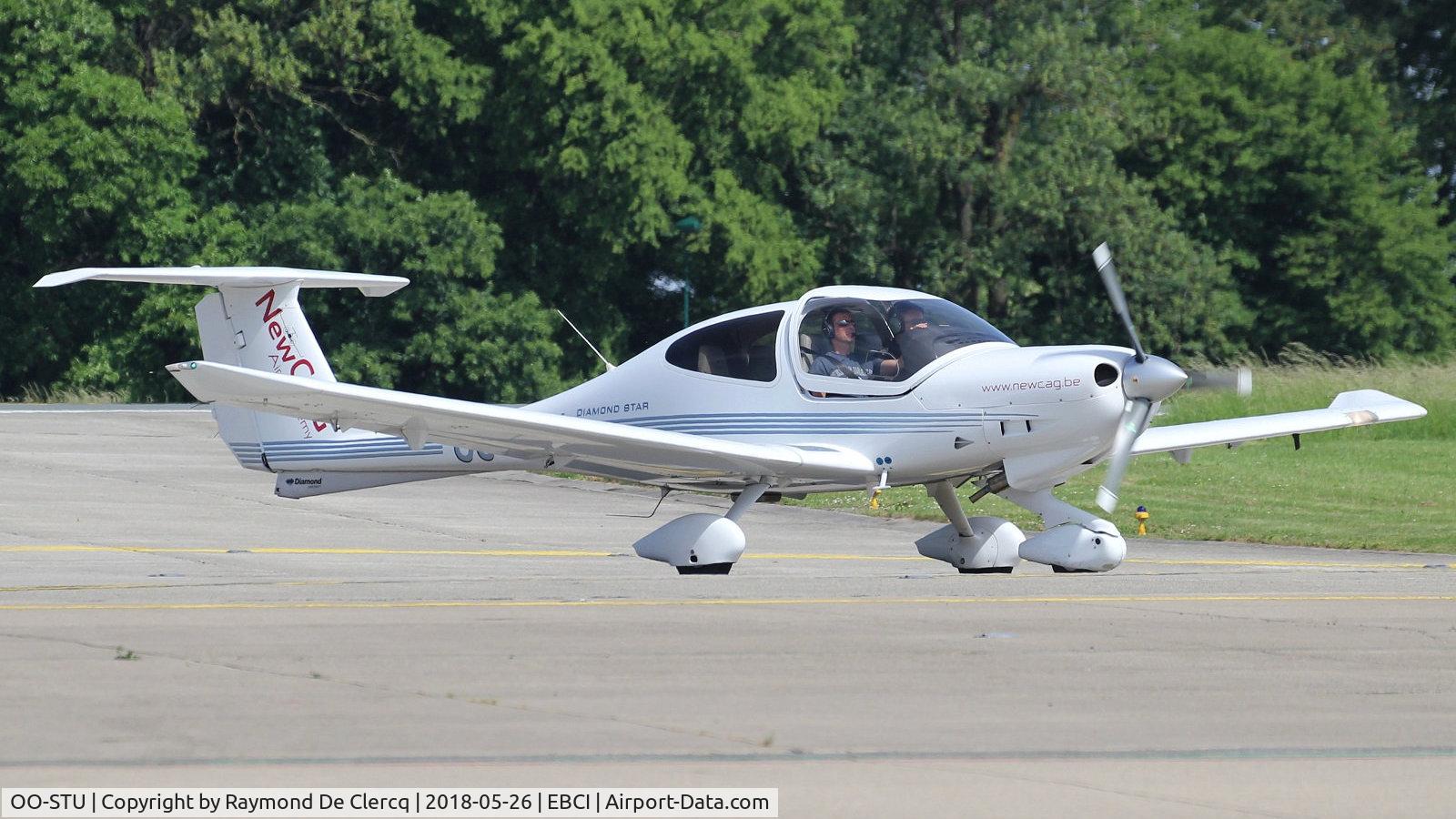 OO-STU, 2008 Diamond DA-40D Diamond Star C/N D4.350, Taxiing.