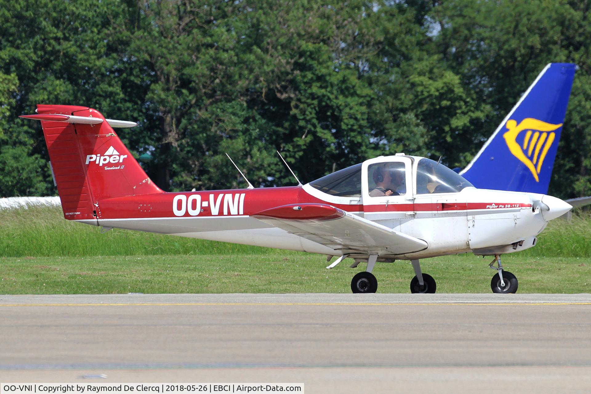 OO-VNI, 1979 Piper PA-38-112 Tomahawk C/N 38-79A0233, Taxiing.
