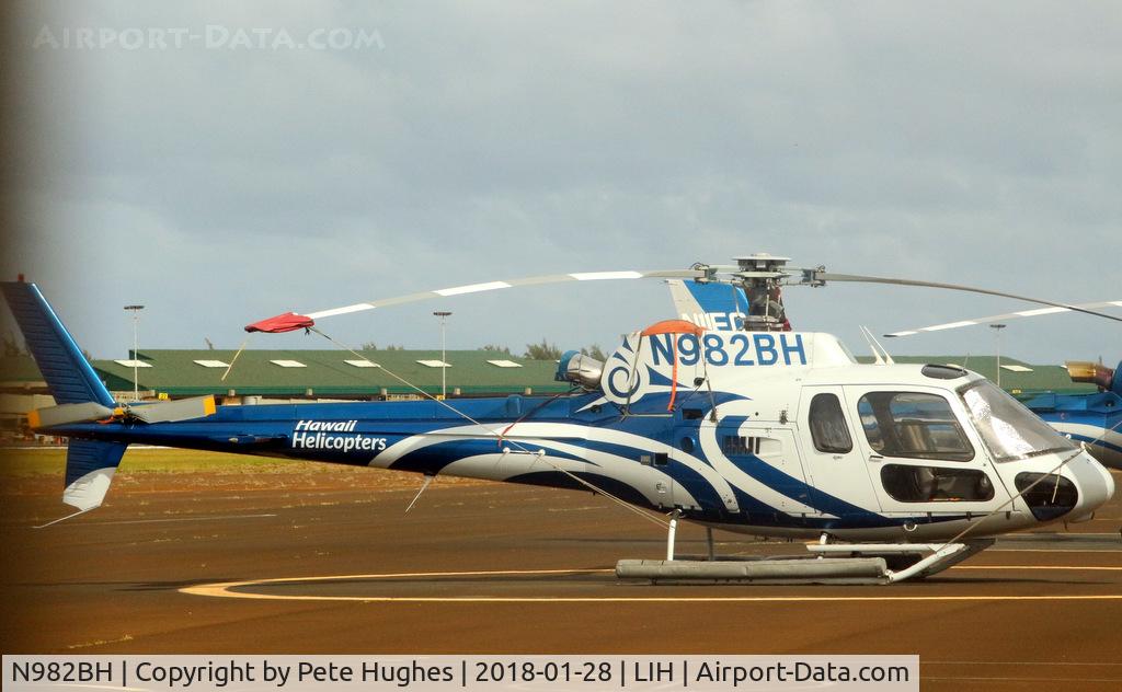N982BH, 1995 Eurocopter AS-350B-2 Ecureuil Ecureuil C/N 2876, N982BH Squirrel of Hawaii Helicopters at Lihue