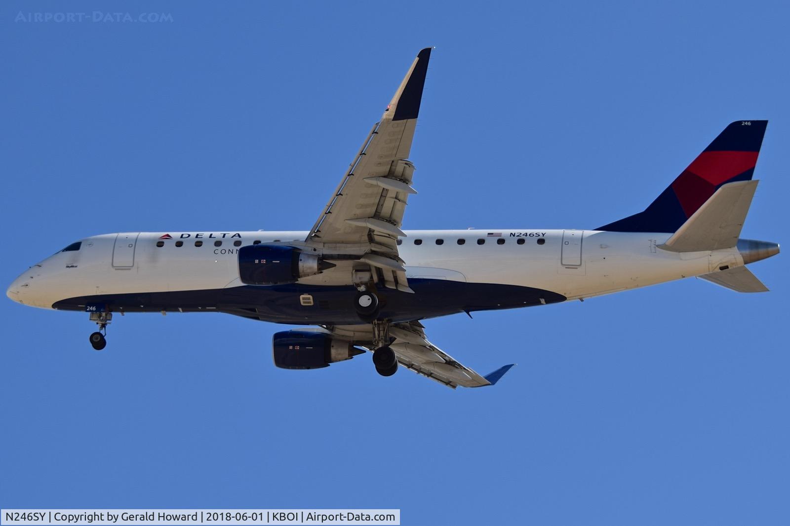 N246SY, 2016 Embraer 175LR (ERJ-170-200LR) C/N 17000607, Landing RWY 28L.