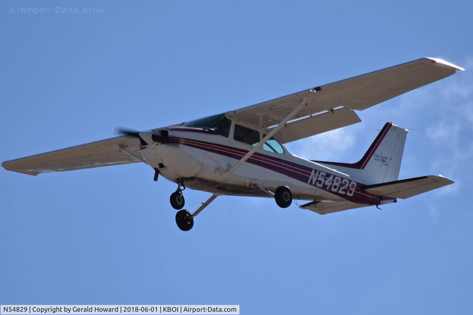 N54829, 1981 Cessna 172P C/N 17275059, Landing RWY 28L.