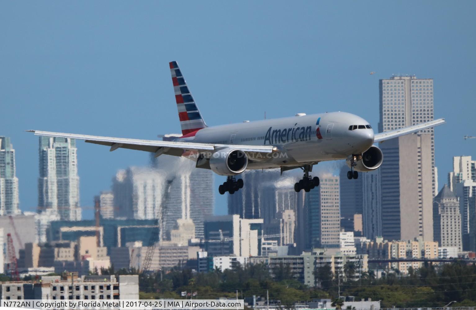 N772AN, 1999 Boeing 777-223 C/N 29580, American